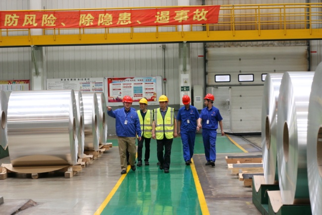 Sun fairing, Secretary of Discipline Inspection Commission of the group company and CAI Yapeng, director of discipline inspection and supervision department, visited Shenhuo aluminum foil for guidance